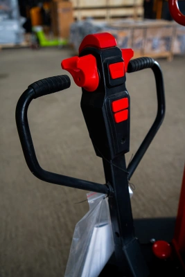 Штабелер самоподъемный 0,5 т 1,5 м TOR CDD05B самоходный по ценам производителя в Воронеже с доставкой по всей России