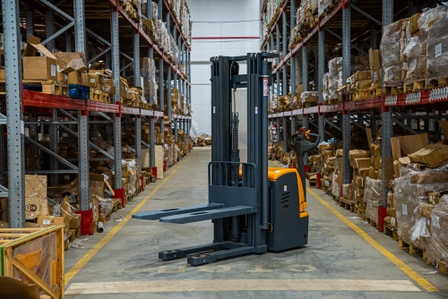 Штабелер самоходный 1,5 т 4,5 м XILIN CDDR15-III 24/200 В/Ач (сопровождаемый) по ценам производителя в Воронеже с доставкой по всей России