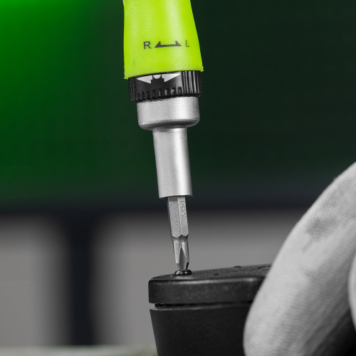 Отвертка реверсивная для точных работ с набором бит и торцевых головок, 32 предмета, CrV Сибртех по ценам производителя в Воронеже с доставкой по всей России