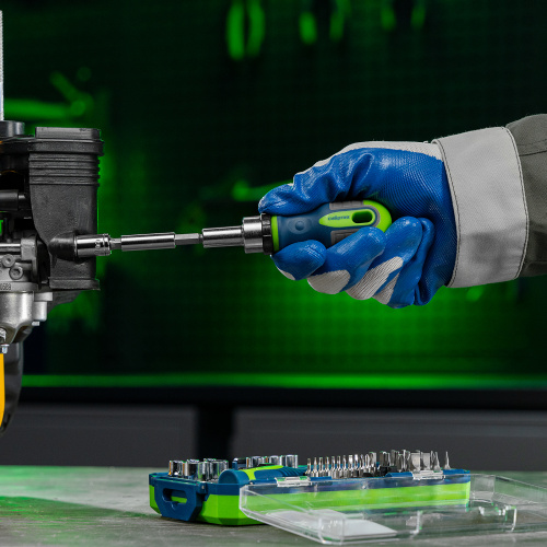 Отвертки реверсивные с набором бит и торцевыми головками, 41 шт, CrV Сибртех по ценам производителя в Воронеже с доставкой по всей России