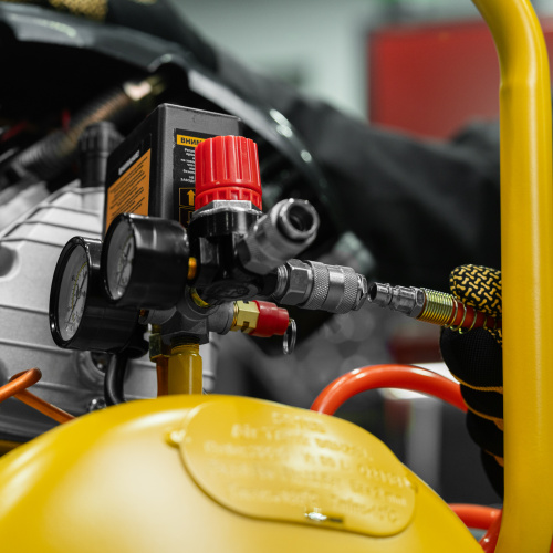 Компрессор воздушный прям. привод DCV1800/50, 1,8 кВт, 50 литров, 320 л/мин Denzel по ценам производителя в Воронеже с доставкой по всей России