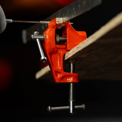 Тиски, 40 мм, крепление для стола Sparta по ценам производителя в Воронеже с доставкой по всей России