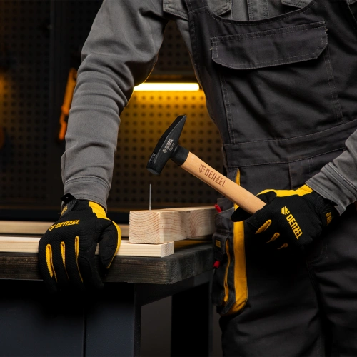 Молоток слесарный, 300 г, кованый квадратный боек, буковая рукоятка Denzel по ценам производителя в Воронеже с доставкой по всей России