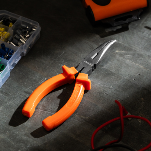 Длинногубцы изогнутые Classic, 160 мм, шлифованные, пластмассовые рукоятки Sparta по ценам производителя в Воронеже с доставкой по всей России