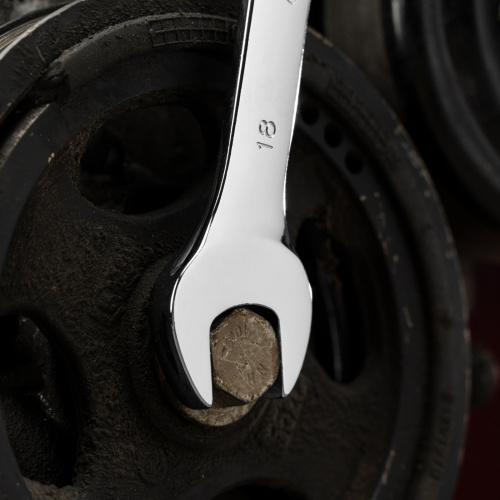 Ключ комбинированный трещоточный, 18 мм, CrV, зеркальный хром Matrix Professional по ценам производителя в Воронеже с доставкой по всей России