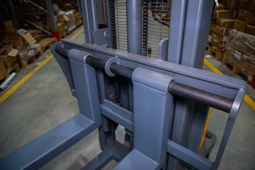 Штабелер гидравлический с электроподъемом 1,5 т 3,0 м XILIN CDD15B-E с раздвижными вилами по ценам производителя в Воронеже с доставкой по всей России