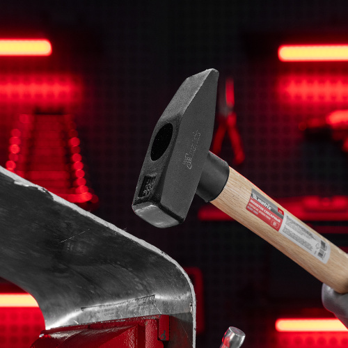 Молоток слесарный, 800 г, квадратный боек, деревянная рукоятка Matrix по ценам производителя в Воронеже с доставкой по всей России