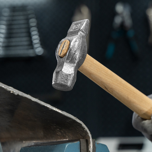 Молоток слесарный, 500 г, круглый боек, деревянная рукоятка по ценам производителя в Воронеже с доставкой по всей России