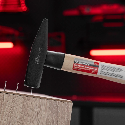 Молоток слесарный, 400 г, квадратный боек, деревянная рукоятка Matrix по ценам производителя в Воронеже с доставкой по всей России