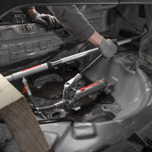 Растяжка гидравлическая, 4 т, набор из 17 предметов, 7 сменных насадок, в пластиковом кейсе Matrix по ценам производителя в Воронеже с доставкой по всей России