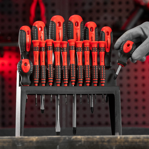 Набор отверток Fusion на подвесной полке 18 шт, CrV Matrix по ценам производителя в Воронеже с доставкой по всей России