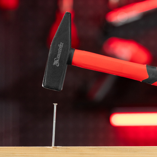 Молоток слесарный, 600 г, фибергласовая обрезиненная рукоятка Matrix по ценам производителя в Воронеже с доставкой по всей России