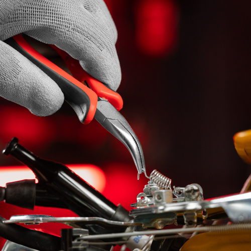 Длинногубцы изогнутые Mini, 130 мм, никелированные, авторазжим, двухкомпонентные рукоятки Matrix по ценам производителя в Воронеже с доставкой по всей России