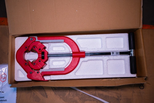 Труборез с хомутной защелкой TOR GH4S для стальных труб 2"- 4" по ценам производителя в Воронеже с доставкой по всей России