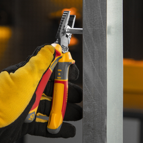 Плоскогубцы комбинированные, диэлектрические трехкомпонентные рукоятки до 1000 В, 165 мм Denzel по ценам производителя в Воронеже с доставкой по всей России