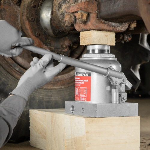 Домкрат гидравлический бутылочный, 50 т, высота подъема 240-370 мм Matrix по ценам производителя в Воронеже с доставкой по всей России