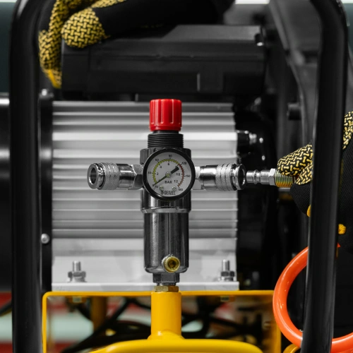 Компрессор воздушный рем. привод BCI 2200/100, 2,2 кВт, 100 литров, 420 л/мин Denzel по ценам производителя в Воронеже с доставкой по всей России