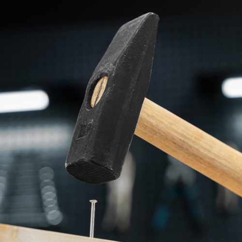 Молоток слесарный, 1000 г, квадратный боек, деревянная рукоятка по ценам производителя в Воронеже с доставкой по всей России