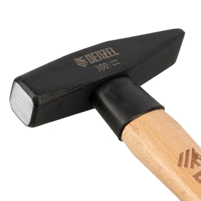 Молоток слесарный, 300 г, кованый квадратный боек, буковая рукоятка Denzel по ценам производителя в Воронеже с доставкой по всей России