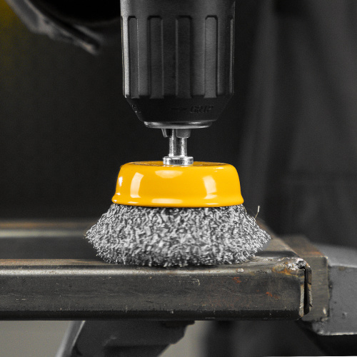 Щетка для дрели, 65 мм, Чашка, со шпилькой , нержавеющая витая проволока Denzel по ценам производителя в Воронеже с доставкой по всей России