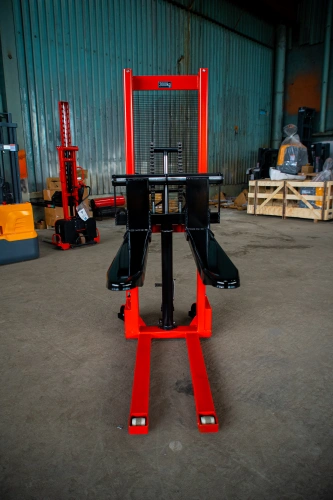 Штабелер гидравлический 2,0 т 1,6 м TOR CTY-E с раздвижными вилами по ценам производителя в Воронеже с доставкой по всей России