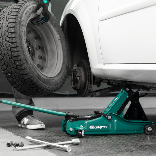 Домкрат гидравлический подкатной, 2 т, 85-330 мм, низкий подхват, в пласт. кейсе Сибртех по ценам производителя в Воронеже с доставкой по всей России