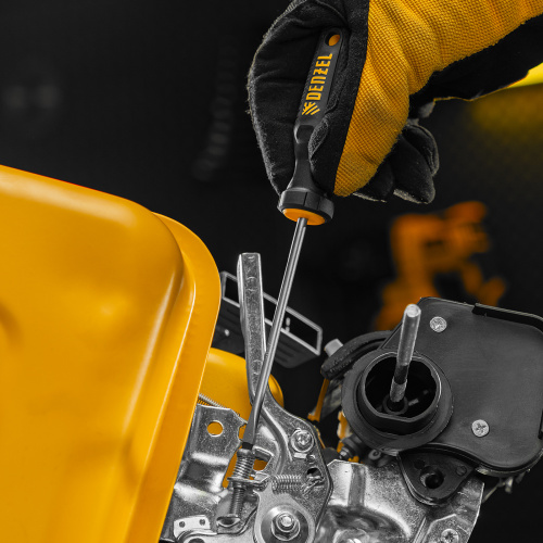 Отвертка SL4х100 мм, CrV, трехкомпонентная рукоятка Denzel по ценам производителя в Воронеже с доставкой по всей России