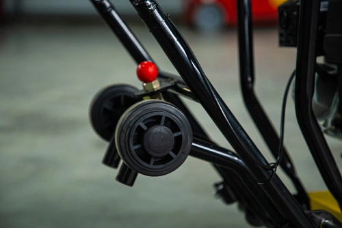 Виброплита 70 кг, 10,5кН (Honda) бак, коврик, колесный комплект TOR C-60T по ценам производителя в Воронеже с доставкой по всей России