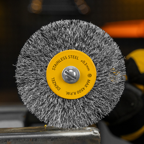 Набор щеток для дрели, 5 Плоских 25-38-50-63-75 мм, шпилька, нерж. вит. проволока Denzel по ценам производителя в Воронеже с доставкой по всей России