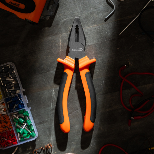 Плоскогубцы комбинированные Comfort, 180 мм, шлифованные, двухкомпонентные рукоятки Sparta по ценам производителя в Воронеже с доставкой по всей России