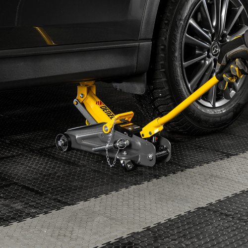 Домкрат гидравлический подкатной с фиксатором, 2 т, 130-330 мм, в кейсе Denzel по ценам производителя в Воронеже с доставкой по всей России