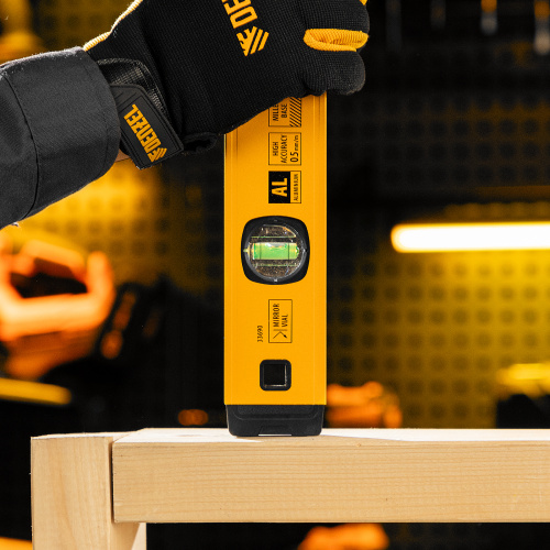 Уровень алюминиевый, магнит., фрезерованный, 3 глазка (1 зеркал.) 0,5 мм/м, 400 мм Denzel по ценам производителя в Воронеже с доставкой по всей России