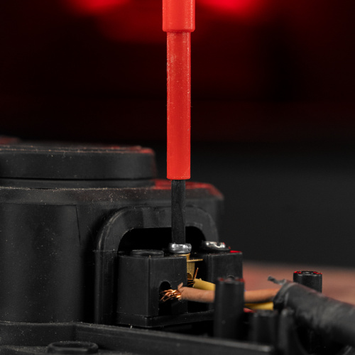 Отвертка Insulated, SL3 x 80 мм, CrMo, до 1000 В, двухкомпонентная рукоятка Matrix Professional по ценам производителя в Воронеже с доставкой по всей России