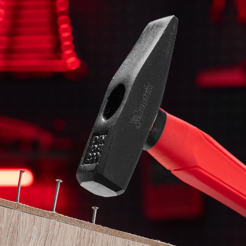 Молоток слесарный optimal, 200 г, фибергласовая обрезиненная рукоятка, квадратный боек Matrix по ценам производителя в Воронеже с доставкой по всей России