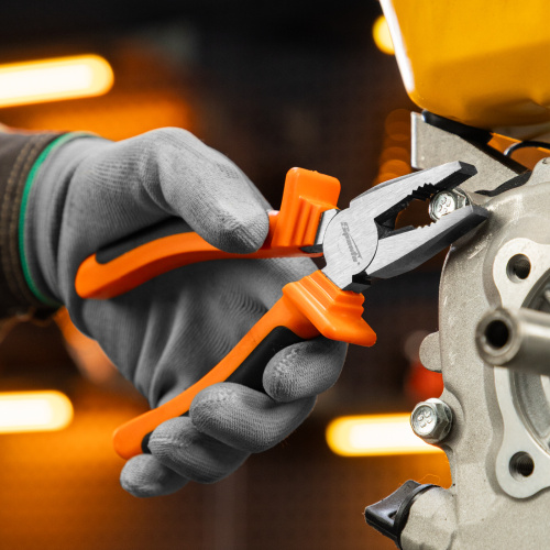 Плоскогубцы комбинированные Comfort, 180 мм, шлифованные, двухкомпонентные рукоятки Sparta по ценам производителя в Воронеже с доставкой по всей России