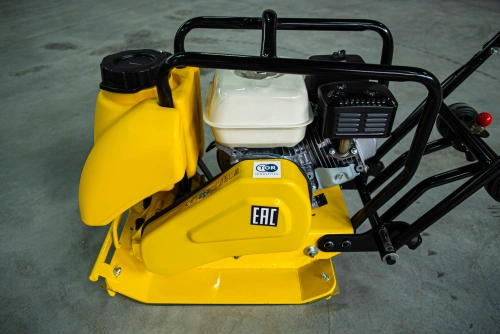 Виброплита 70 кг, 10,5кН (Honda) бак, коврик, колесный комплект TOR C-60T по ценам производителя в Воронеже с доставкой по всей России