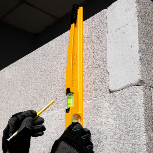 Уровень литой, 600 мм, 2 глазка, ударные площадки Denzel по ценам производителя в Воронеже с доставкой по всей России