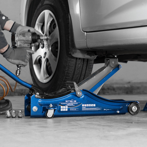 Домкрат гидравлический подкатной, 2 т, Low Profile, 80-380 мм Stels по ценам производителя в Воронеже с доставкой по всей России