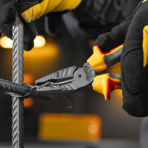 Плоскогубцы комбинированные, диэлектрические трехкомпонентные рукоятки до 1000 В, 165 мм Denzel по ценам производителя в Воронеже с доставкой по всей России