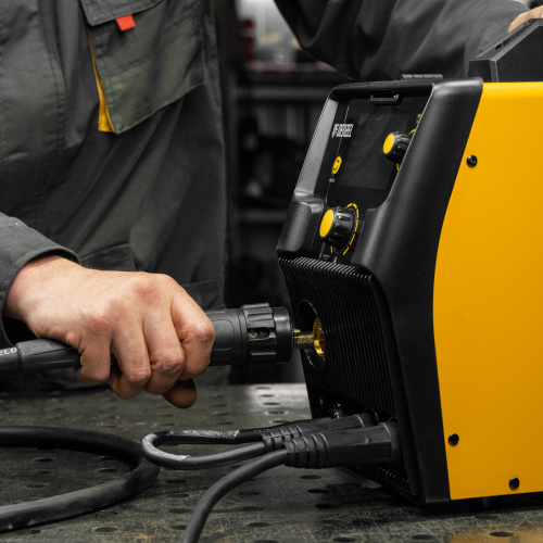 Аппарат инвертор. полуавтомат. cварки IMIG-185SDR, 180 А, ПВ 60%, катушка 5 кг Denzel по ценам производителя в Воронеже с доставкой по всей России