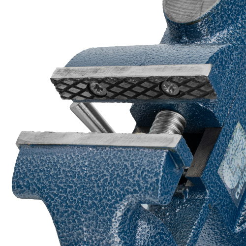 Тиски слесарные, настольные, поворотные, ширина рабочих губок 65 мм, наковальня Сибртех по ценам производителя в Воронеже с доставкой по всей России