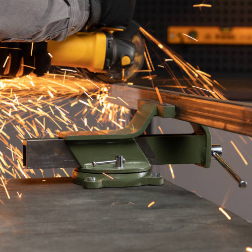 Тиски слесарные, 150 мм, стальные, поворотные Сибртех по ценам производителя в Воронеже с доставкой по всей России