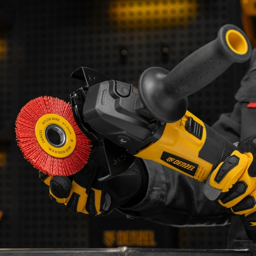 Щетка для УШМ, 100 мм, Плоская, нейлоновая щетина, посадка 22,2 мм Denzel по ценам производителя в Воронеже с доставкой по всей России