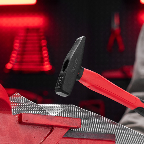 Молоток слесарный optimal, 200 г, фибергласовая обрезиненная рукоятка, квадратный боек Matrix по ценам производителя в Воронеже с доставкой по всей России