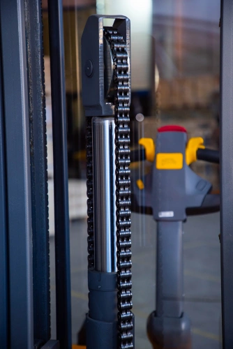 Штабелер самоходный 1,5 т 5,6 м XILIN CDDK15-III 24/200 В/Ач (с платформой) по ценам производителя в Воронеже с доставкой по всей России