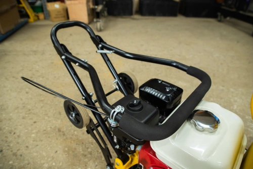 Виброплита 85 кг, 13кН (Honda) бак, коврик, колесный комплект TOR T-80 по ценам производителя в Воронеже с доставкой по всей России