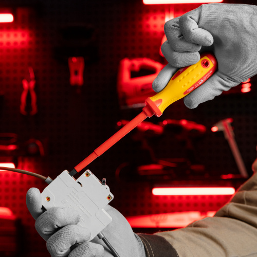 Отвертка Insulated, SL5.5 x 125 мм, CrMo, до 1000 В, двухкомпонентная рукоятка Matrix Professional по ценам производителя в Воронеже с доставкой по всей России