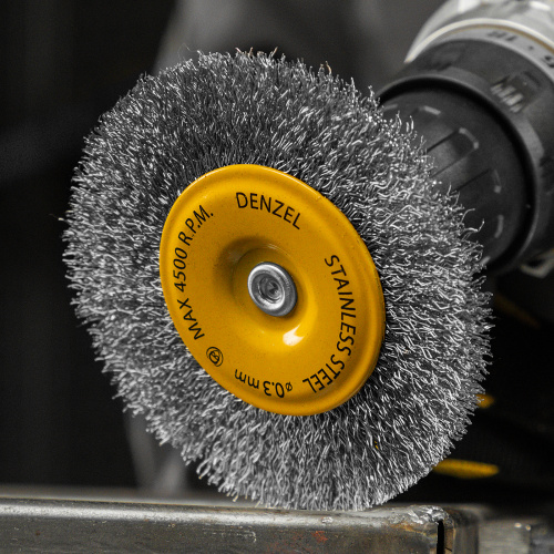Щетка для дрели 100 мм, Плоская, со шпилькой, нержавеющая витая проволока Denzel по ценам производителя в Воронеже с доставкой по всей России