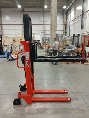 Штабелер гидравлический 1,5 т 2,0 м TOR CTY-EH с раздвижными вилами по ценам производителя в Воронеже с доставкой по всей России