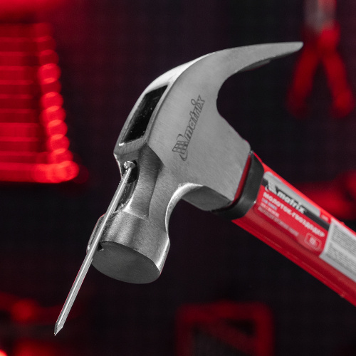 Молоток-гвоздодер, 450 г, боек c магнитом, фибергласовая обрезиненная рукоятка Matrix по ценам производителя в Воронеже с доставкой по всей России